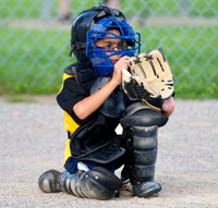 boy catcher wearing kneepads and facebask